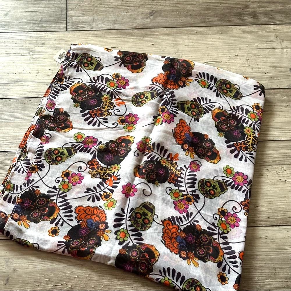 Women’s Scarf Skull/Floral Pattern Brand New